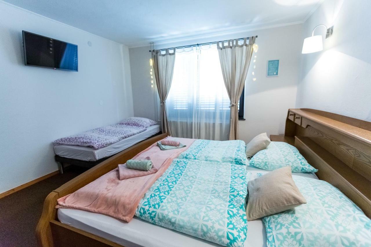Rooms Malina Blejska Dobrava Exteriör bild