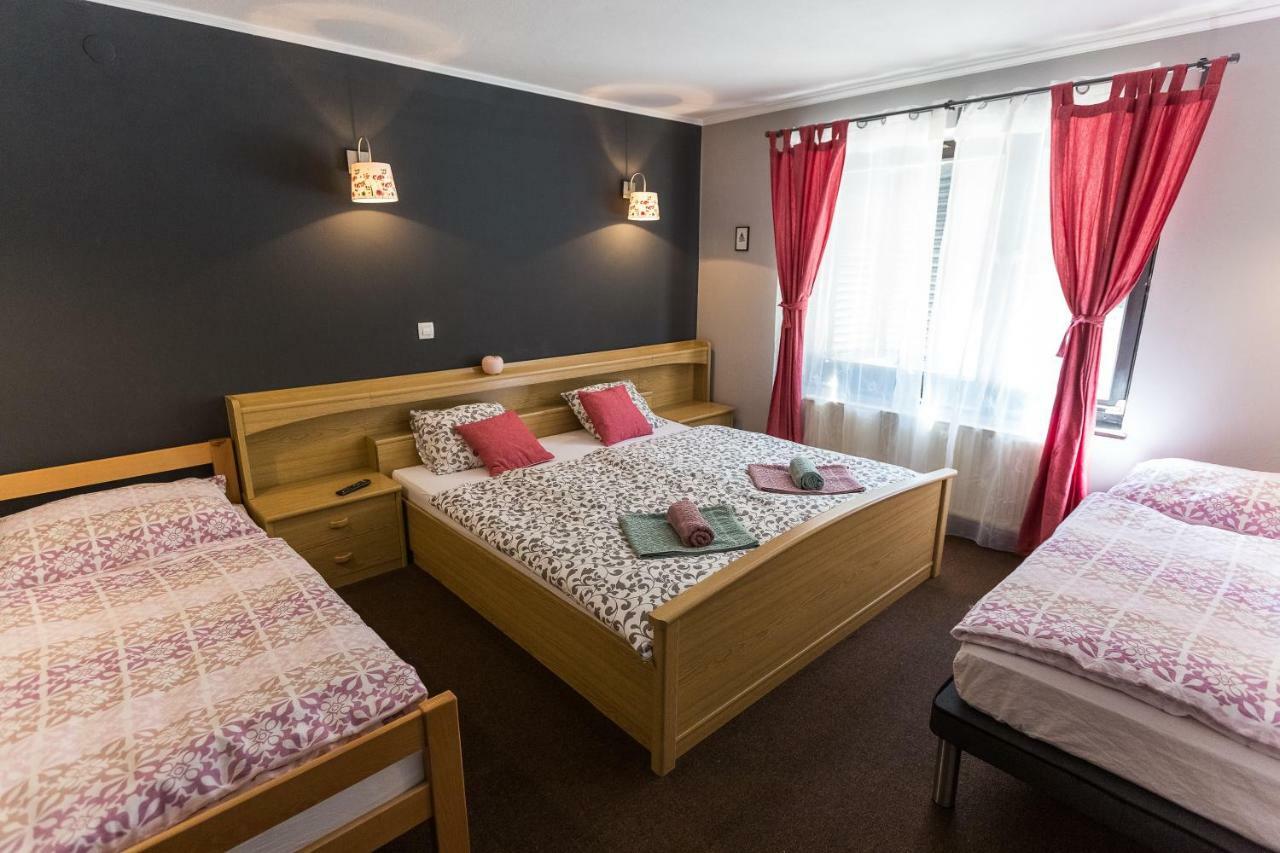 Rooms Malina Blejska Dobrava Exteriör bild