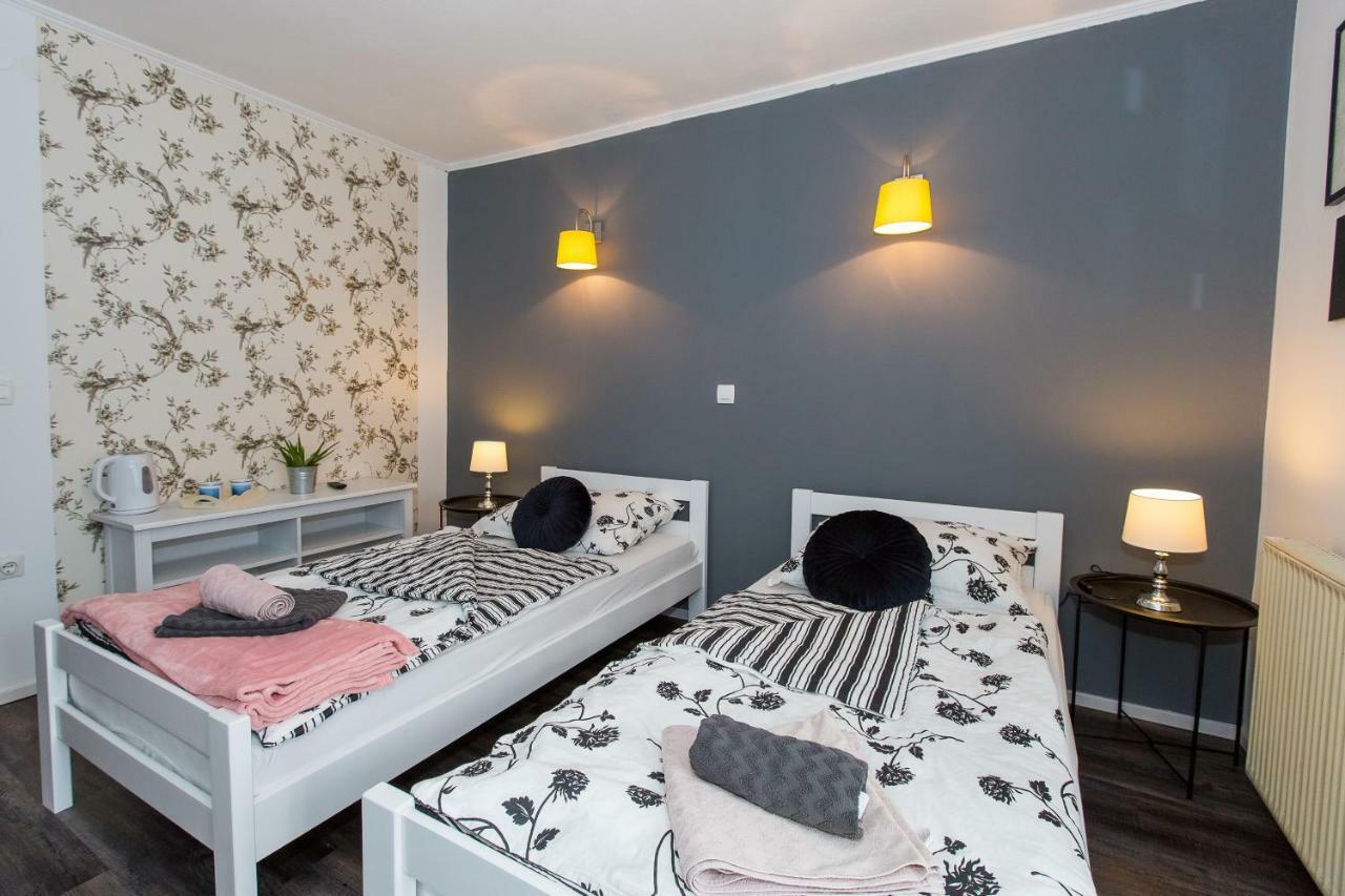 Rooms Malina Blejska Dobrava Exteriör bild
