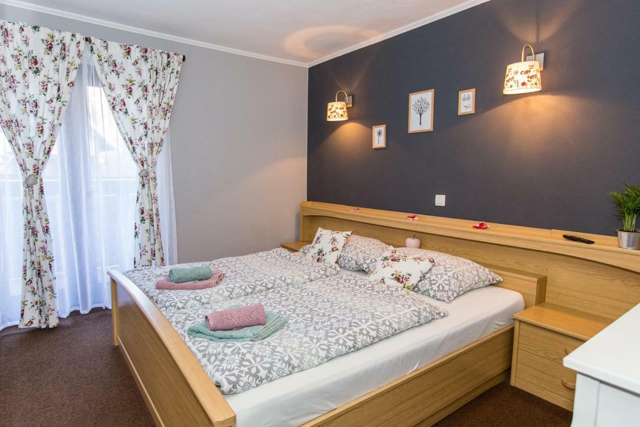 Rooms Malina Blejska Dobrava Exteriör bild